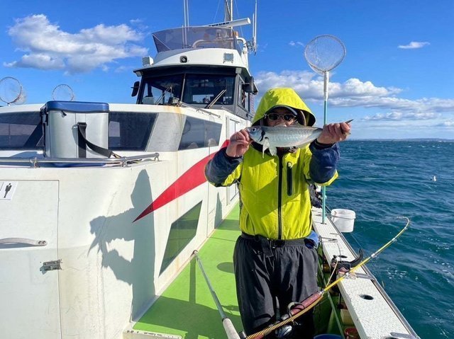 はやぶさ丸でギガアジ大漁！神ポイントに連れて行ってくれる船長は釣り客からの信頼絶大！口コミも大紹介！｜FISHING JAPAN（フィッシングジャパン）